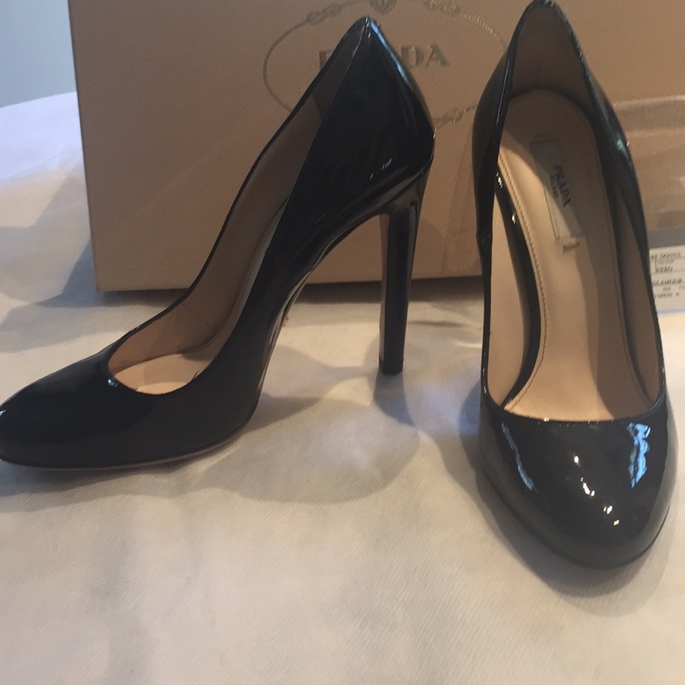 Prada “Calzature Donna” Nero patent pump